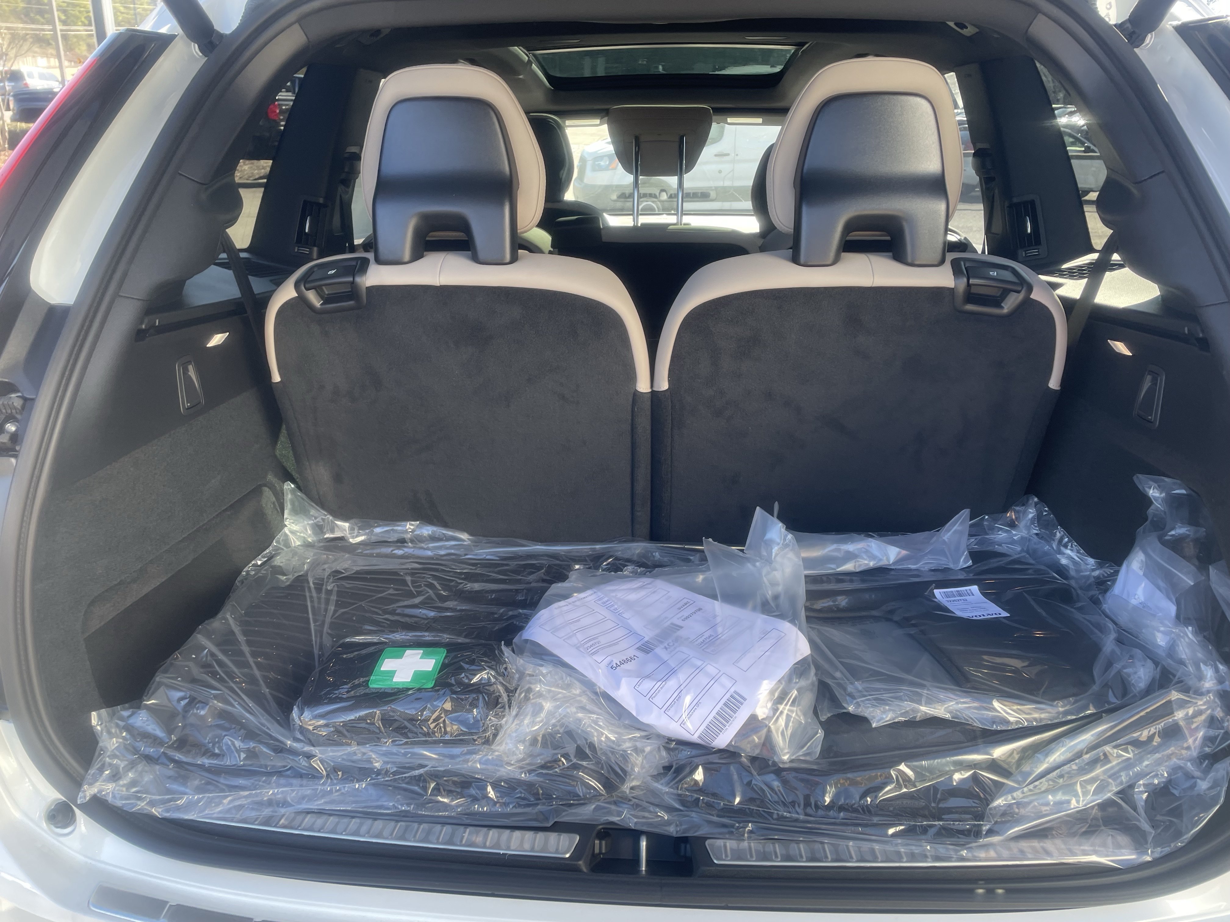 New 2026 Volvo XC90 T8 Plus w/ Protection Package Premier AWD/4WD image 9