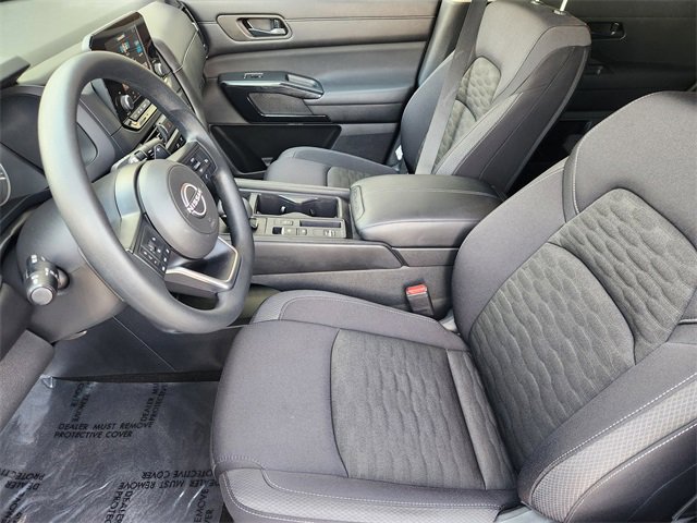 Used 2025 Nissan Pathfinder S FWD video 3