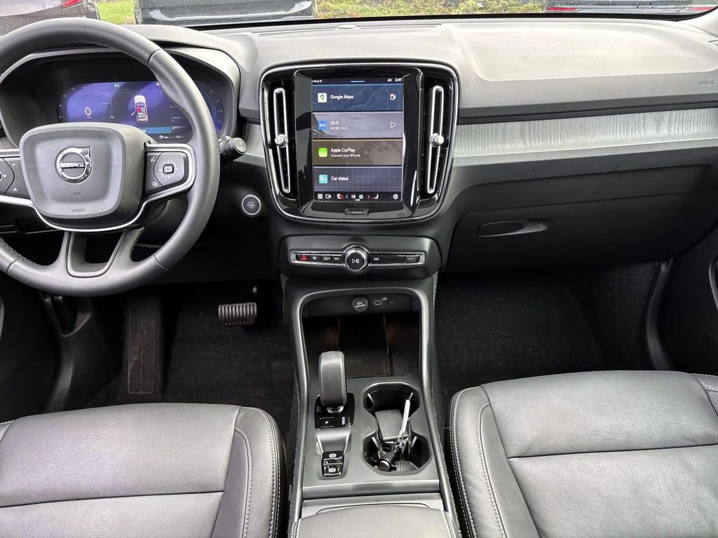 Used 2025 Volvo XC40 B5 Core w/ Protection Package Premier image 30