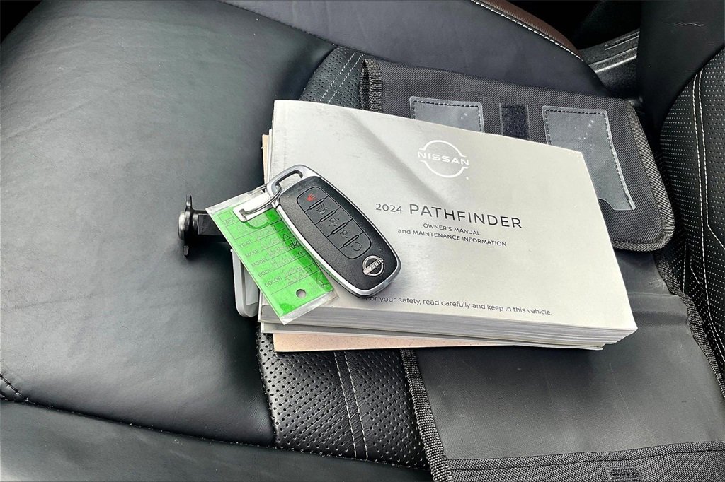 Used 2024 Nissan Pathfinder Platinum w/ Cargo Package image 11