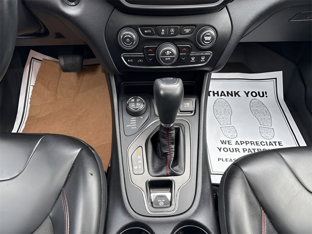 Used 2019 Jeep Cherokee Trailhawk w/ Comfort/Convenience Group image 15