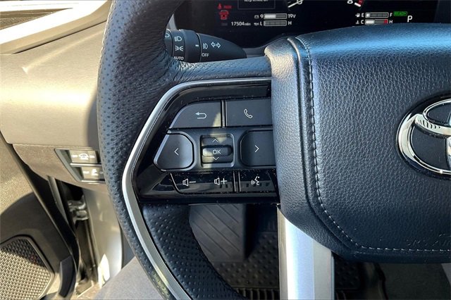 Used 2025 Toyota Sequoia Platinum image 18