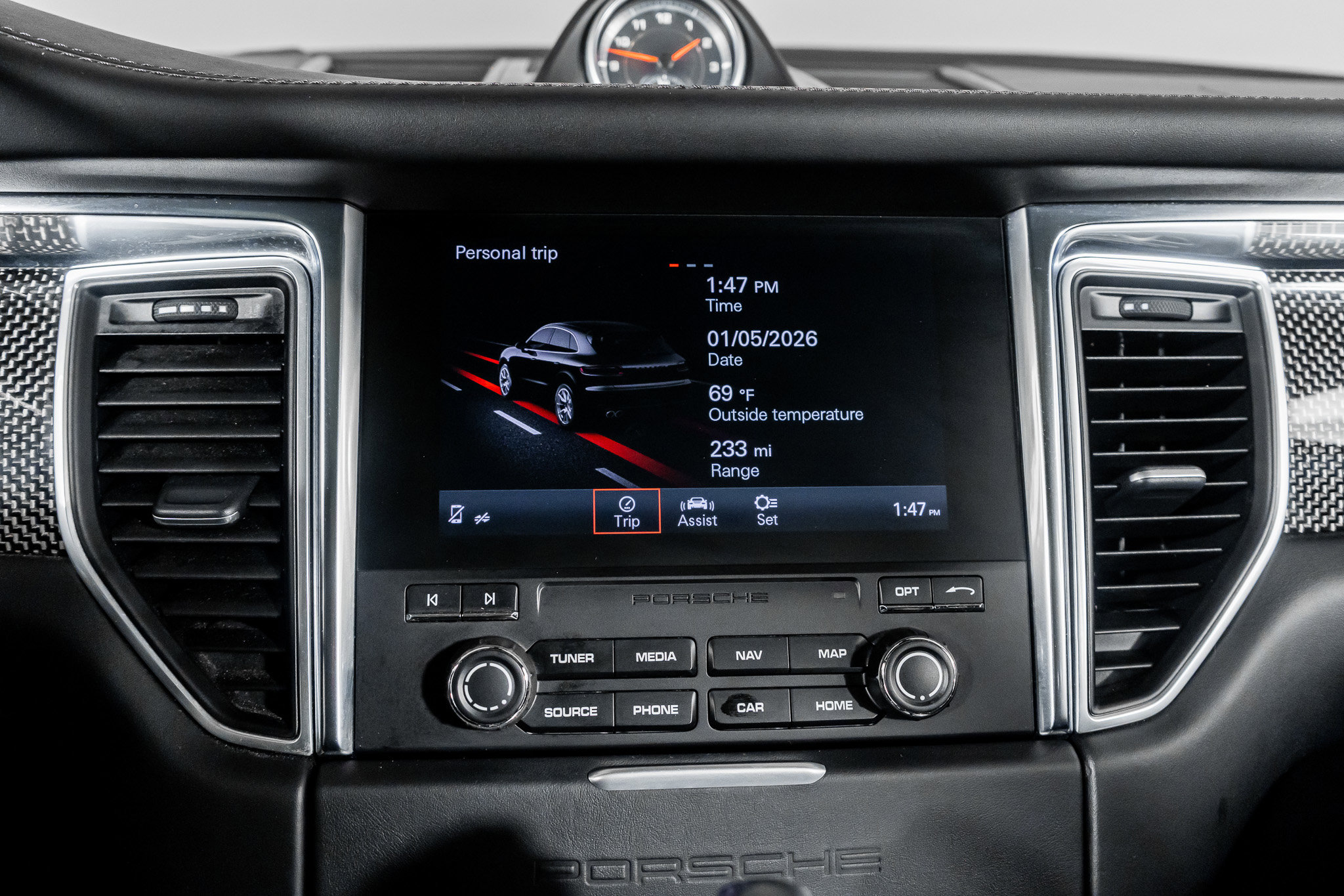 Used 2017 Porsche Macan S image 39