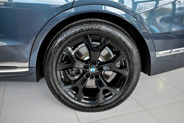 Used 2022 BMW X7 xDrive40i w/ Premium Package image 54