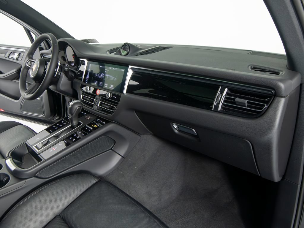 New 2026 Porsche Macan AWD/4WD image 30