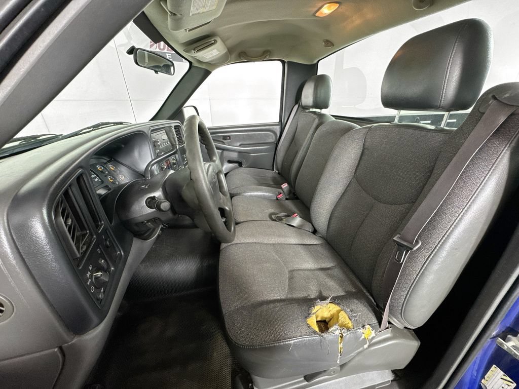 Used 2004 Chevrolet Silverado 2500 W/T RWD image 16