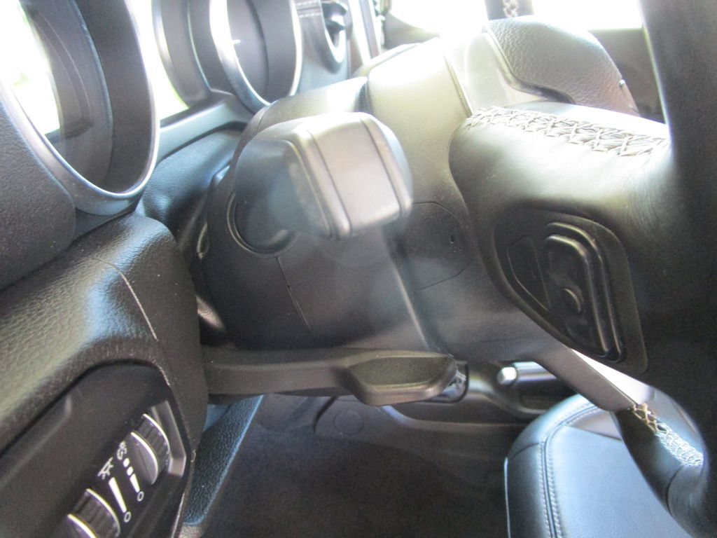 Used 2022 Jeep Wrangler Unlimited Sahara AWD/4WD image 31