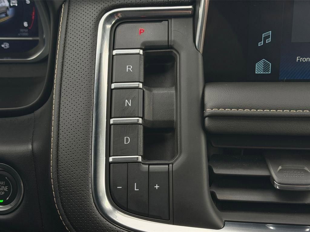 Used 2023 Chevrolet Suburban Premier image 11