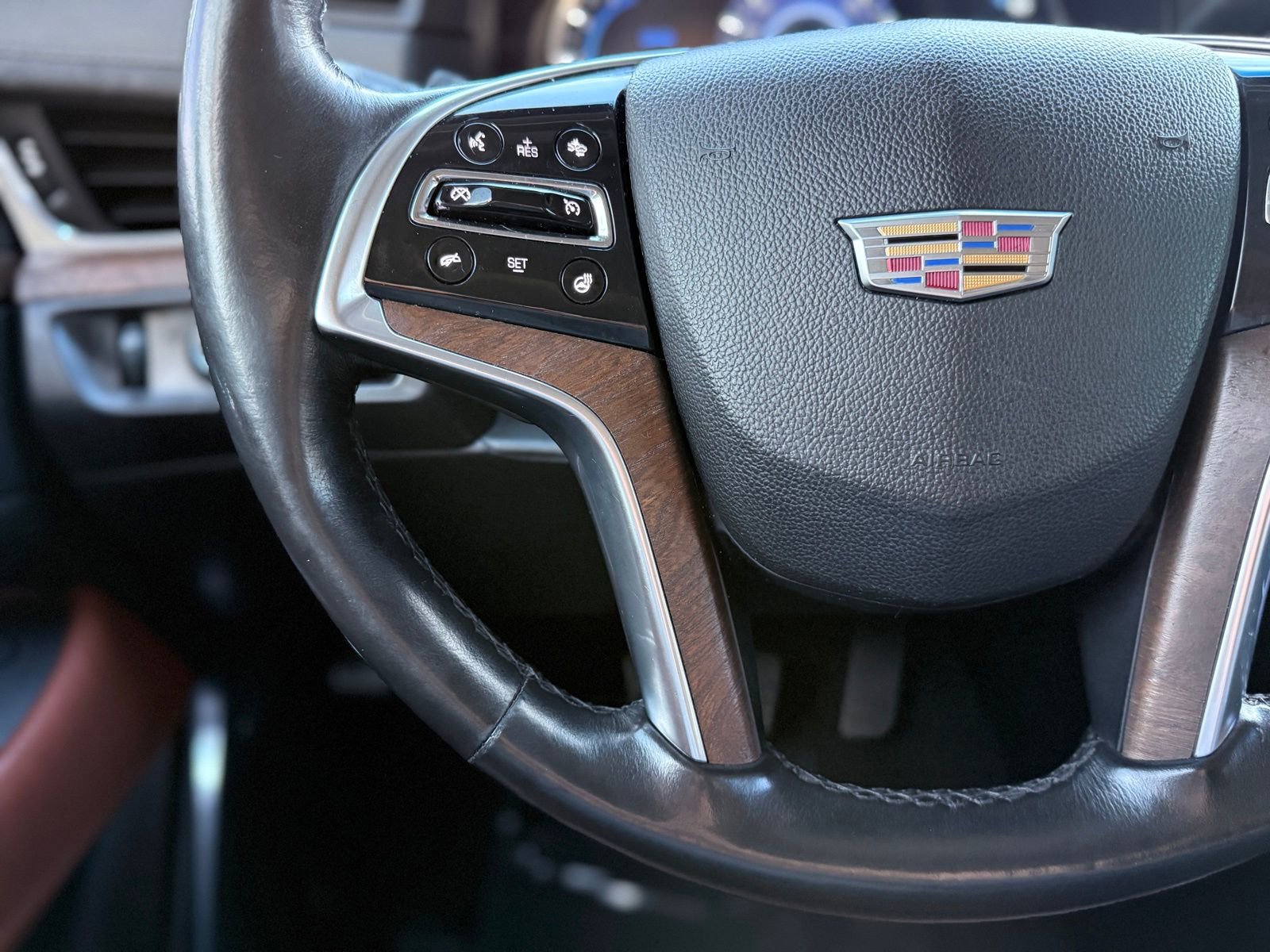 Used 2016 Cadillac Escalade Luxury image 25