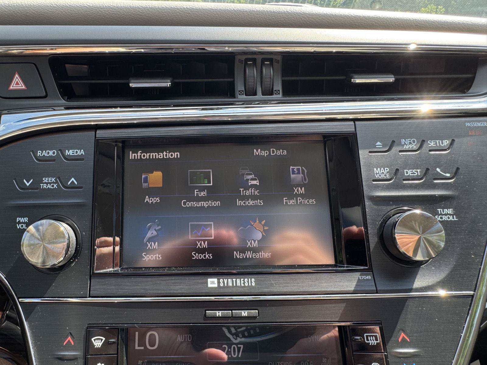 Used 2014 Toyota Avalon Limited w/ Technology Package FWD image 20