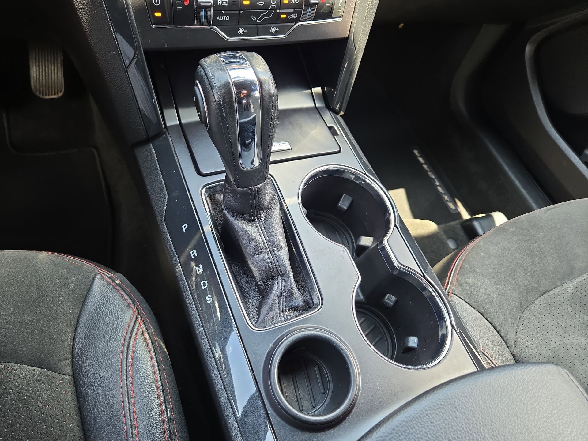Used 2018 Ford Explorer XLT w/ Equipment Group 202A FWD image 22