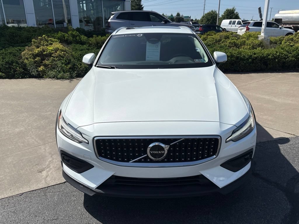 Certified 2024 Volvo V60 B5 Cross Country Plus w/ Protection Package Premier AWD/4WD image 3