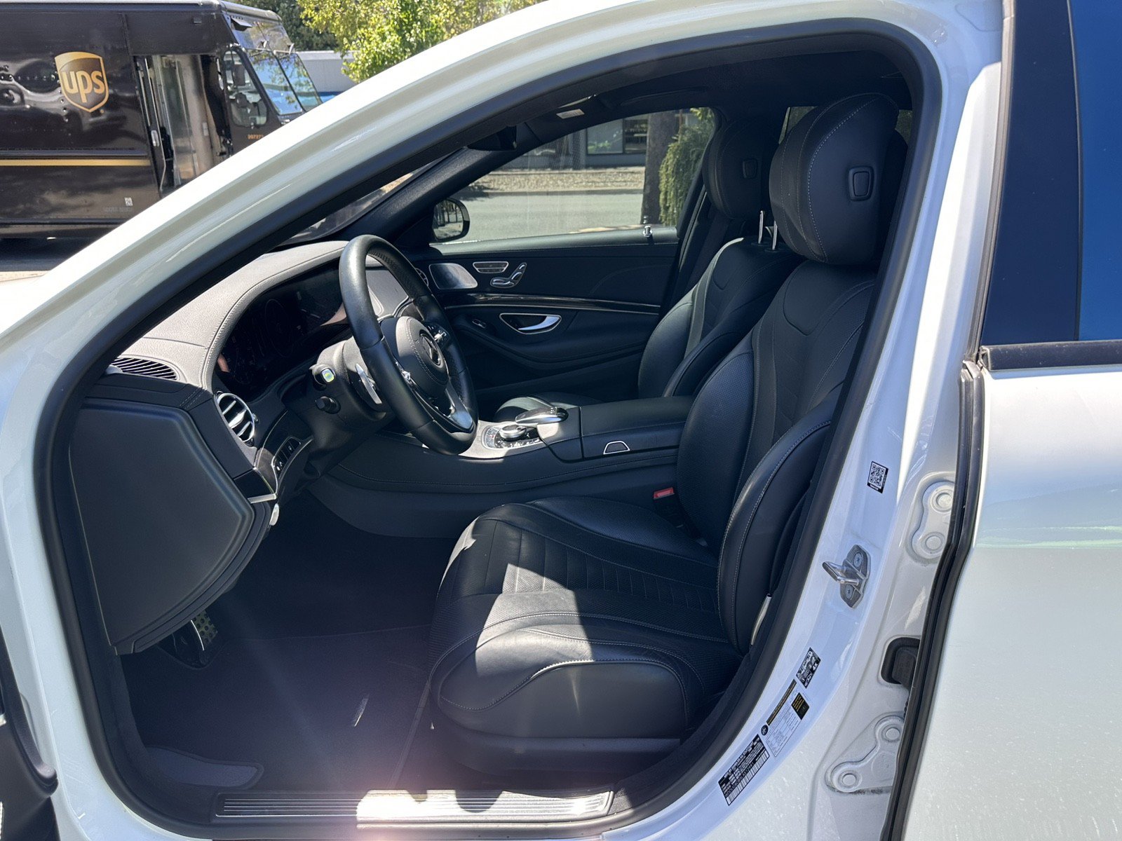 Used 2020 Mercedes-Benz S 560 4MATIC Sedan w/ AMG Line Exterior image 17