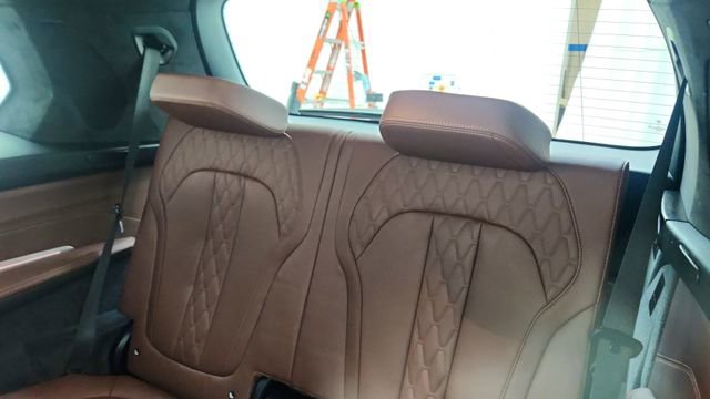 Used 2025 BMW X7 M60i image 32