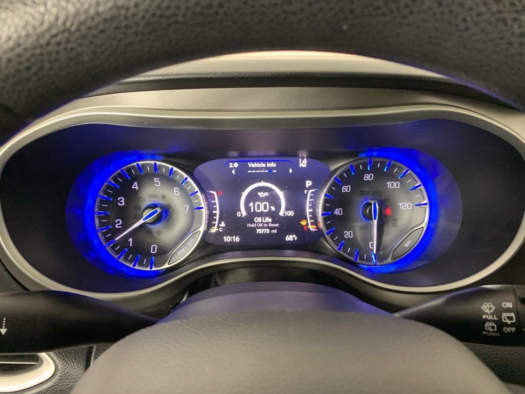 Used 2020 Chrysler Pacifica Touring w/ Advanced Safetytec Group FWD image 19