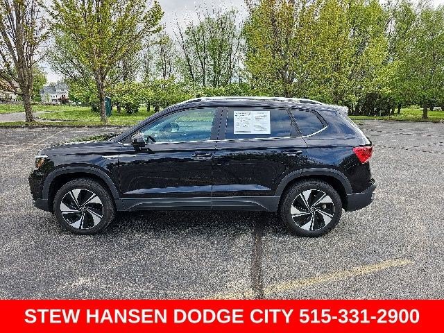Used 2024 Volkswagen Taos SE AWD/4WD image 1