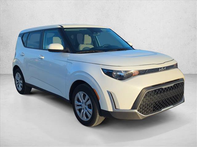 Used 2025 Kia Soul LX FWD image 3