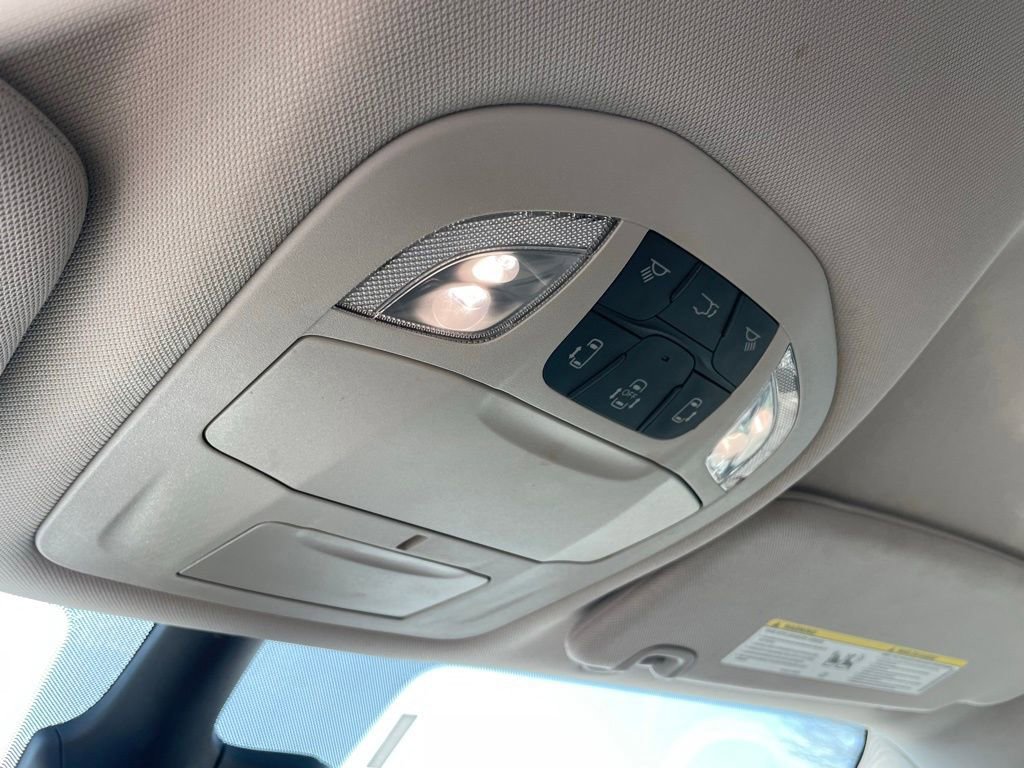 Used 2023 Chrysler Voyager LX image 26
