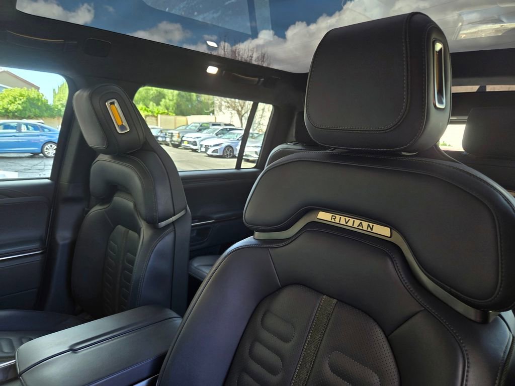 Used 2022 Rivian R1S Launch Edition image 25