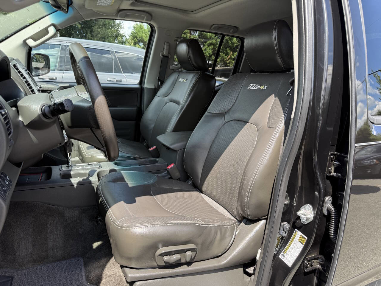 Used 2017 Nissan Frontier PRO-4X w/ Pro-4x Luxury Package image 9