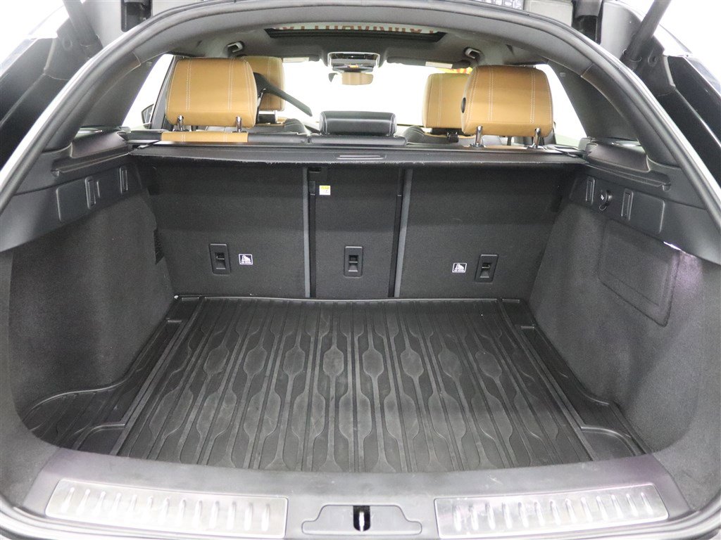Used 2020 Land Rover Range Rover Velar R-Dynamic HSE image 6