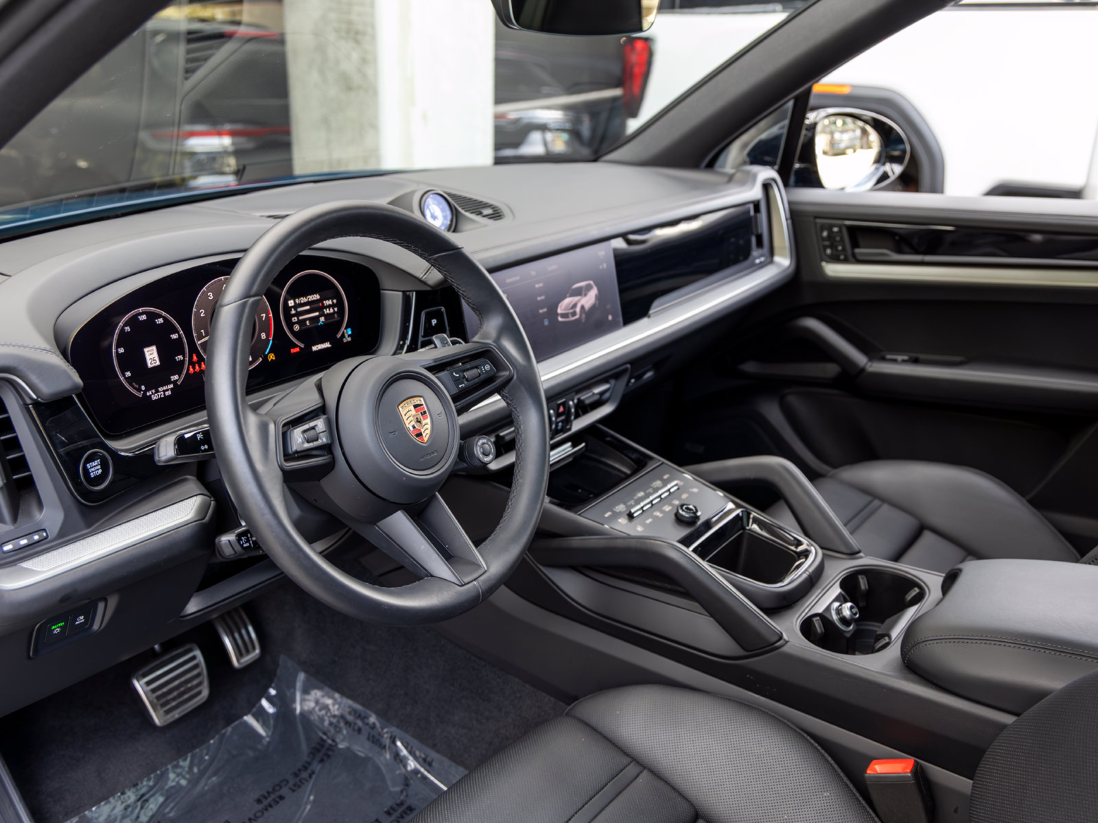 Certified 2025 Porsche Cayenne S AWD/4WD image 4
