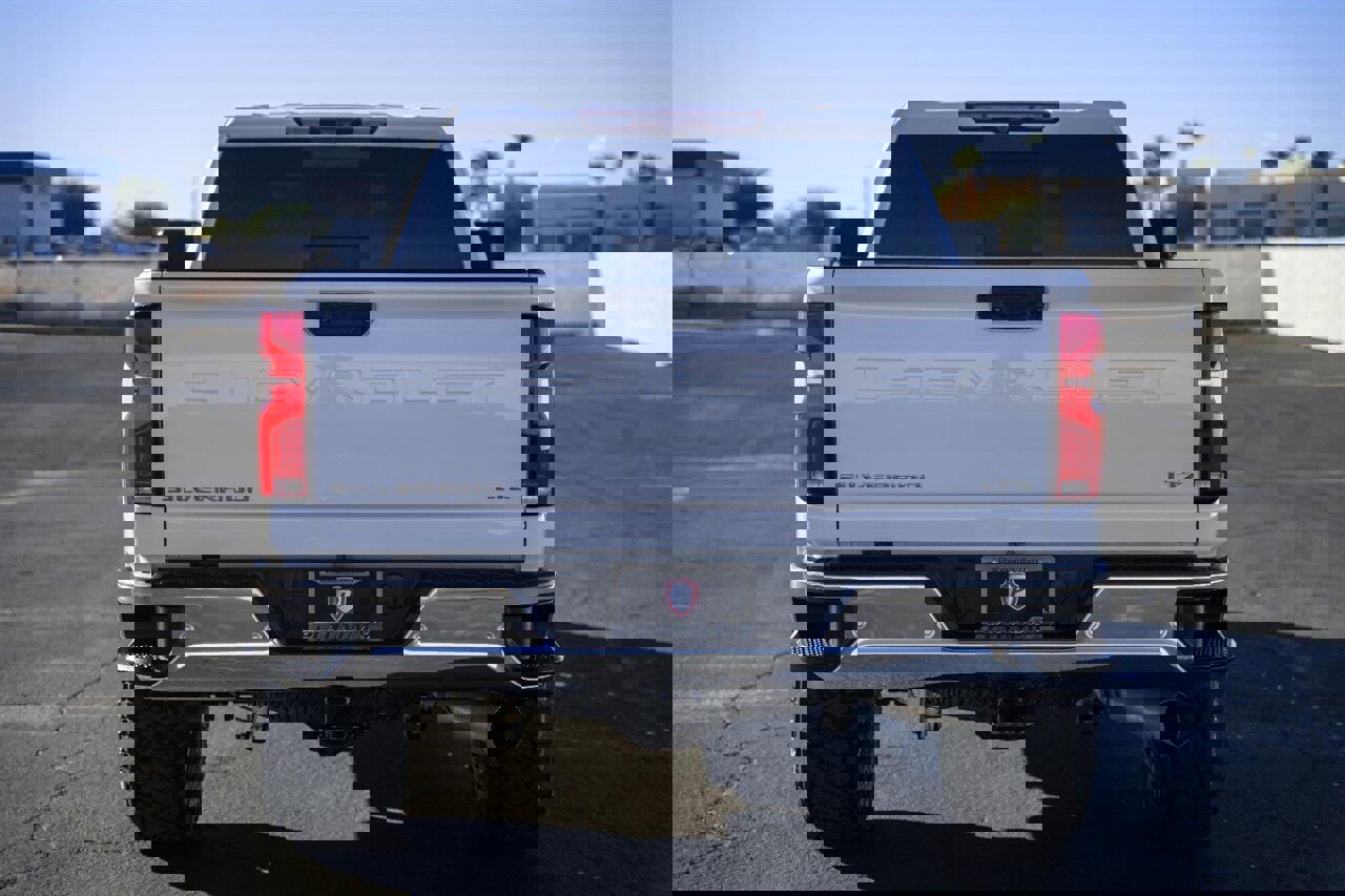 Used 2024 Chevrolet Silverado 2500 LTZ w/ LTZ Plus Package image 5