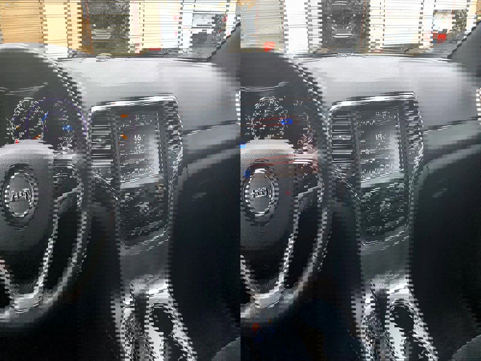 Used 2017 Jeep Grand Cherokee Altitude image 8