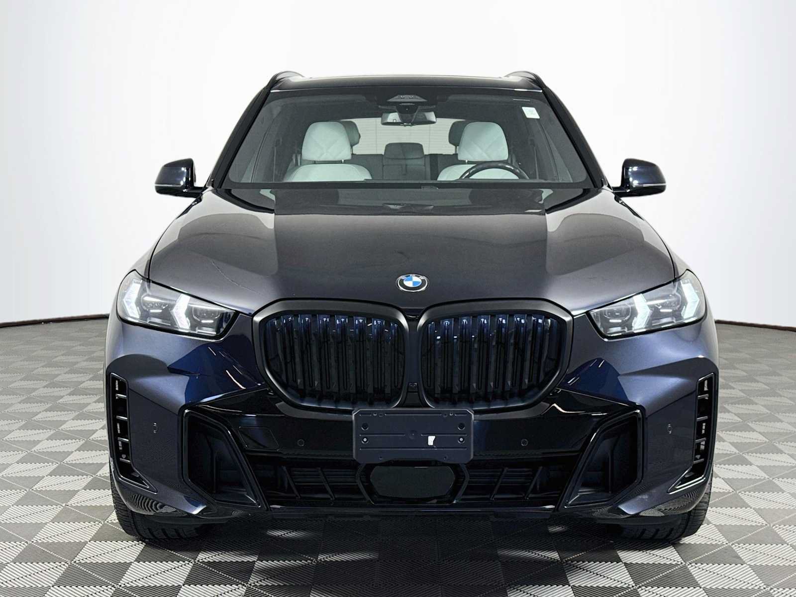 Used 2024 BMW X5 xDrive40i w/ M Sport Package AWD/4WD image 2
