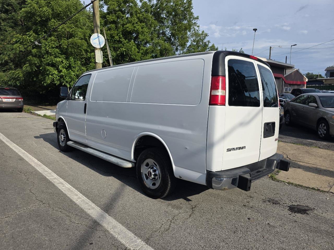 Used 2014 GMC Savana 2500 RWD image 3