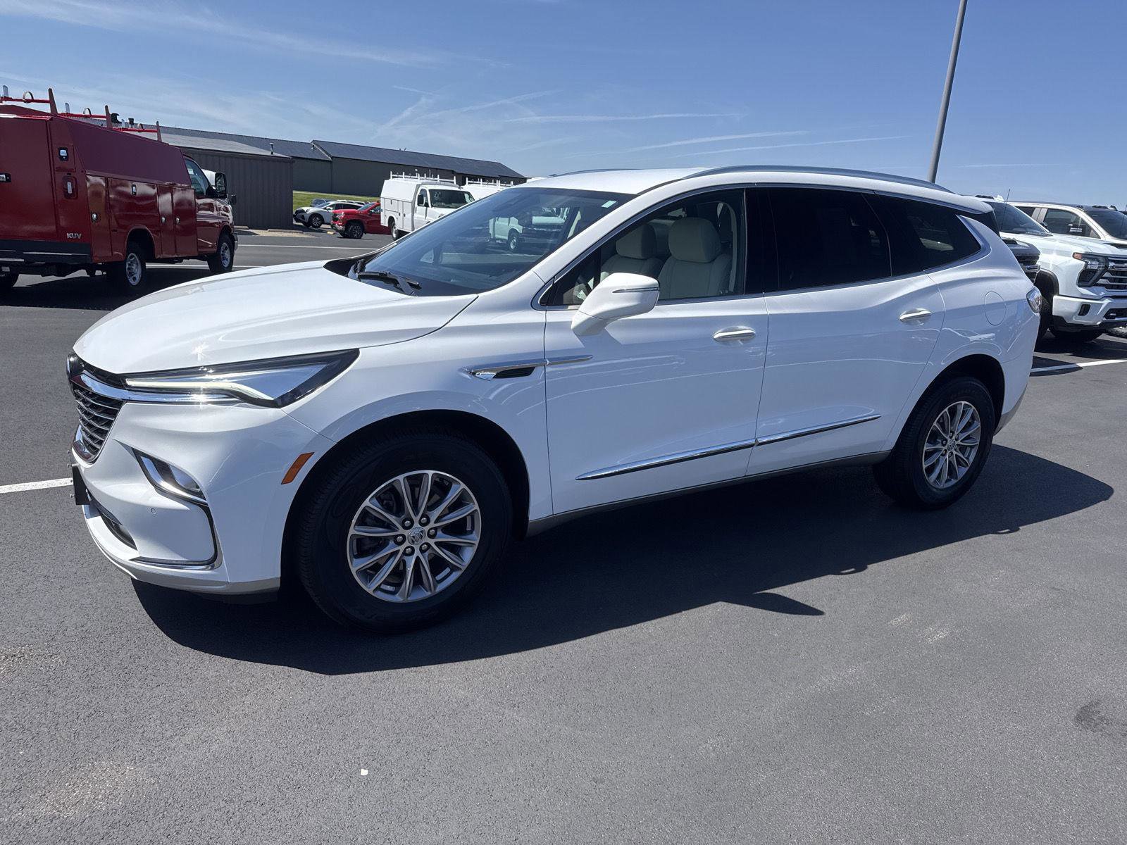 Used 2023 Buick Enclave Essence AWD/4WD image 6