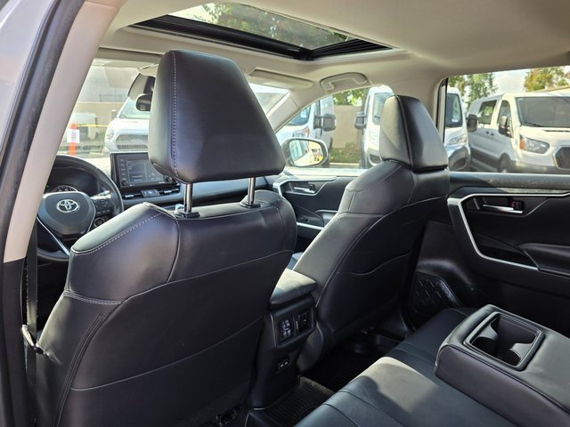 Used 2022 Toyota RAV4 XLE Premium image 17