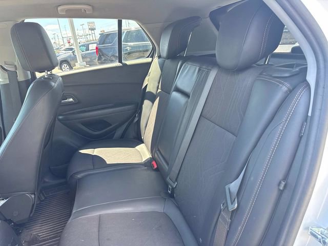 Used 2022 Chevrolet Trax LT w/ LT Convenience Package AWD/4WD image 15