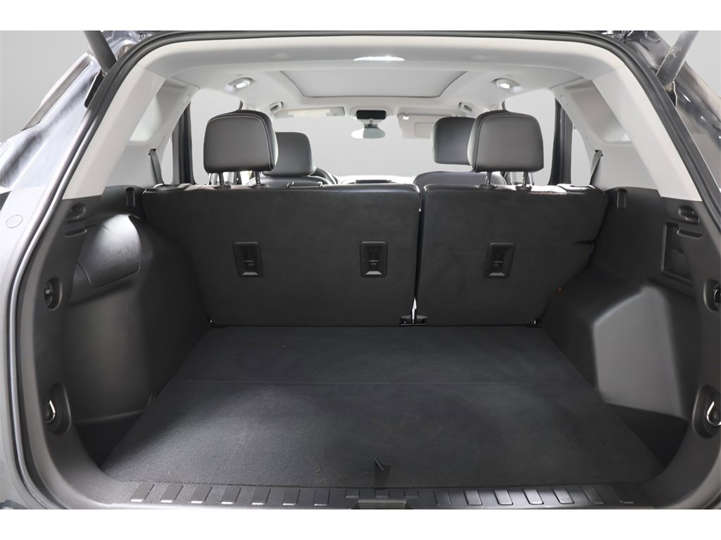 Used 2022 GMC Terrain SLT w/ Tech Package image 28