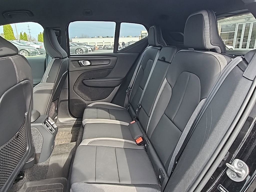 Used 2023 Volvo XC40 Recharge Core w/ Protection Package Premier image 11