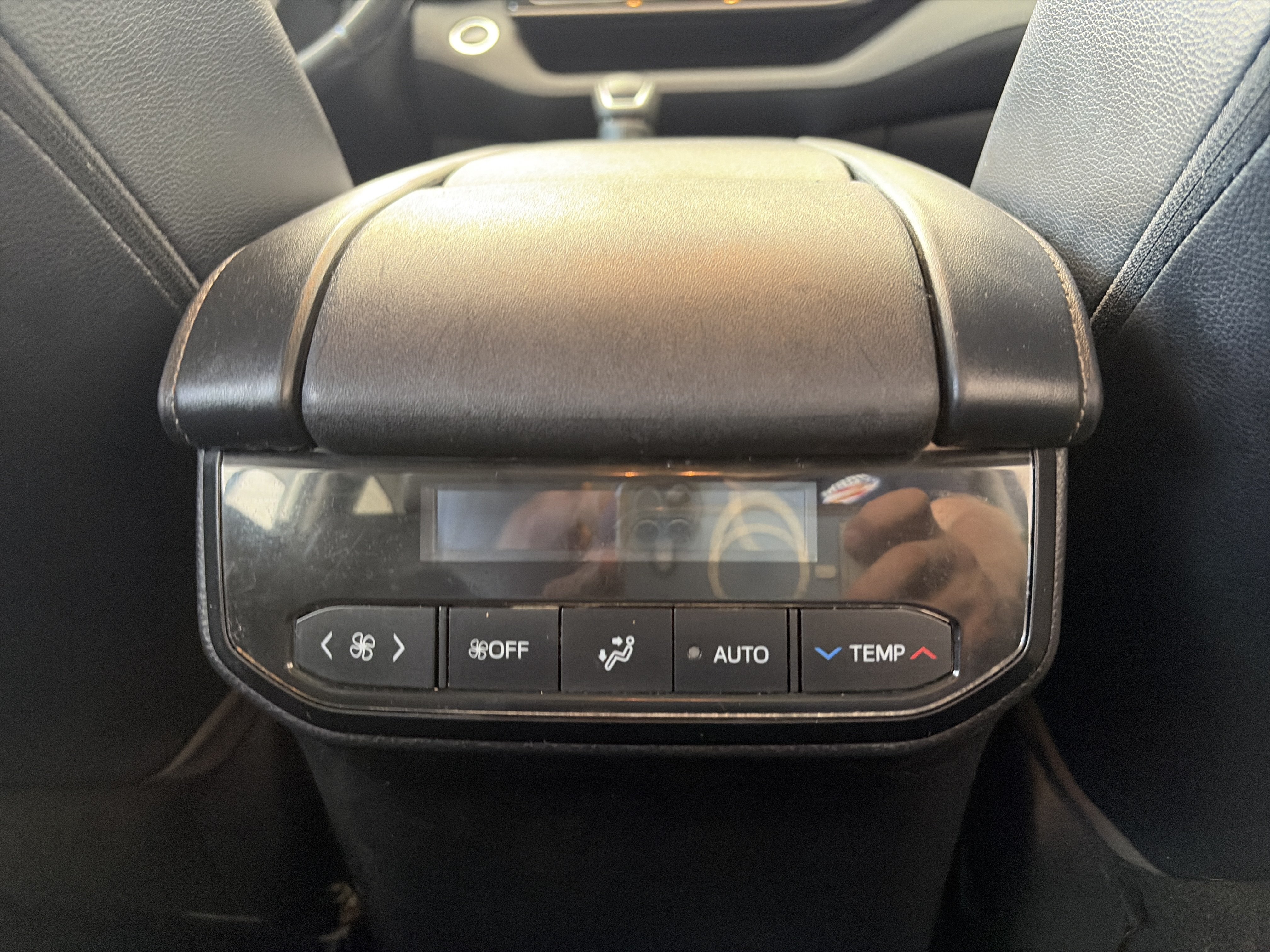 Used 2022 Toyota Highlander XLE FWD image 14