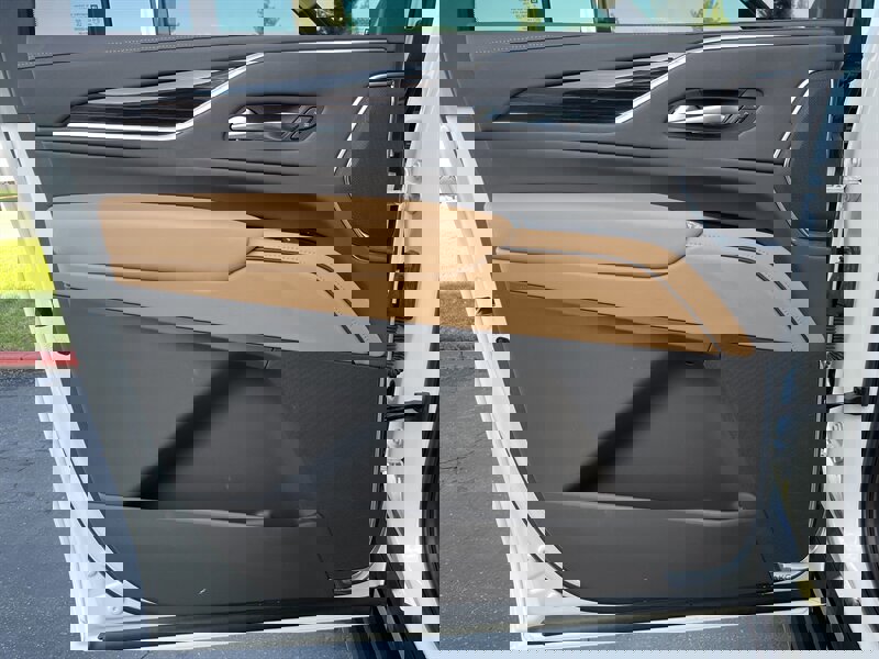 Used 2021 Cadillac Escalade ESV Premium Luxury w/ Driver Assist Tech Package image 35