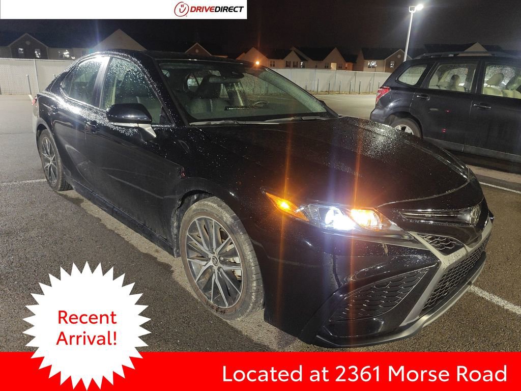 Used 2023 Toyota Camry SE w/ Cold Weather Package image 1