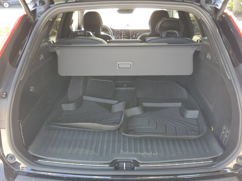 Used 2019 Volvo XC60 T8 R-Design w/ Protection Package Premier AWD/4WD image 8