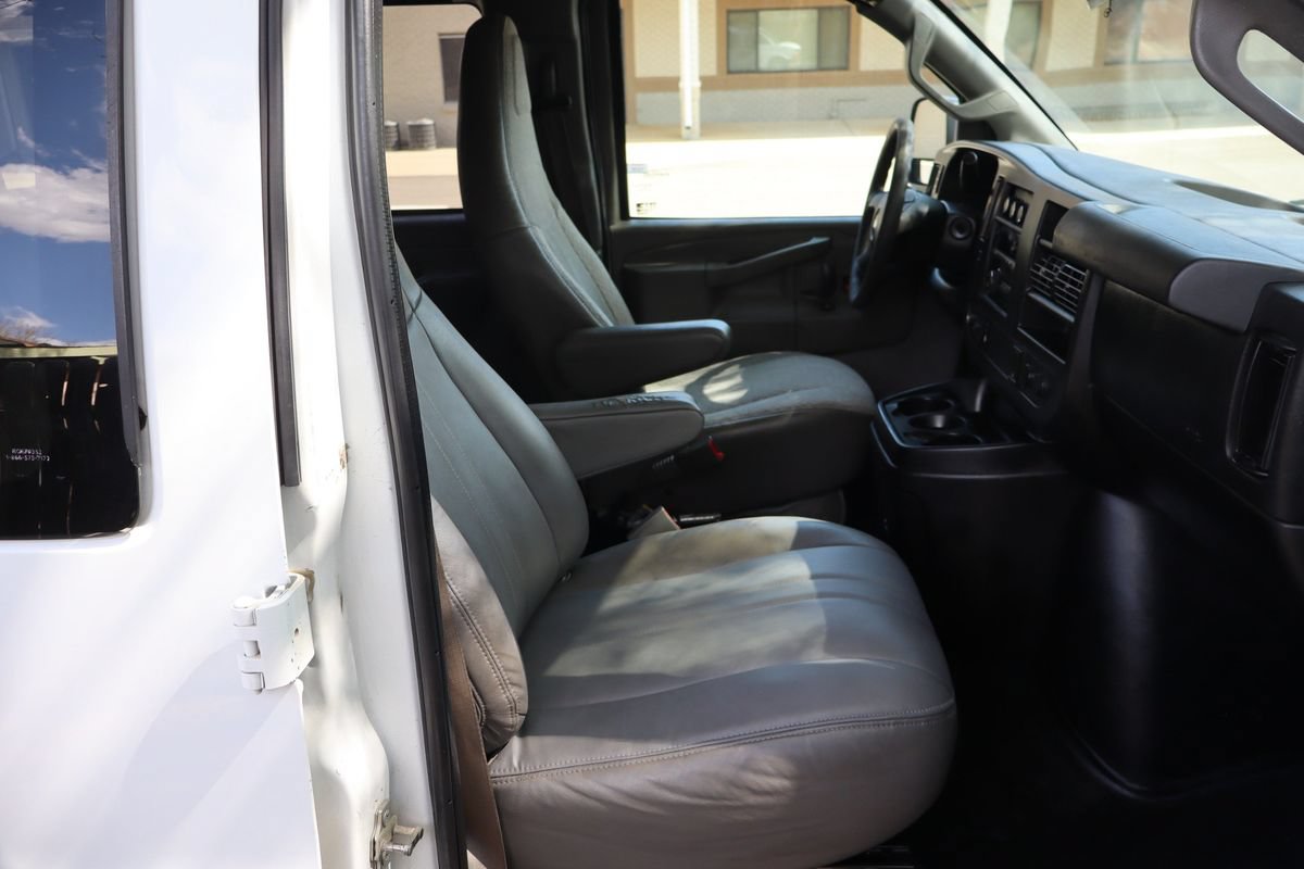 Used 2017 Chevrolet Express 3500 LT w/ LT Preferred Equipment Group RWD image 22
