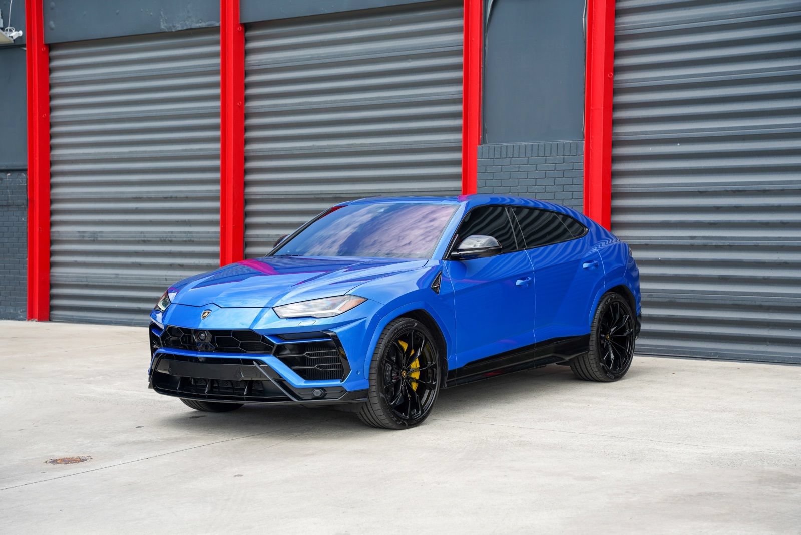 Used 2022 Lamborghini Urus AWD/4WD image 1