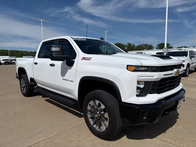 Used 2024 Chevrolet Silverado 2500 Custom w/ Custom Value Package AWD/4WD image 1