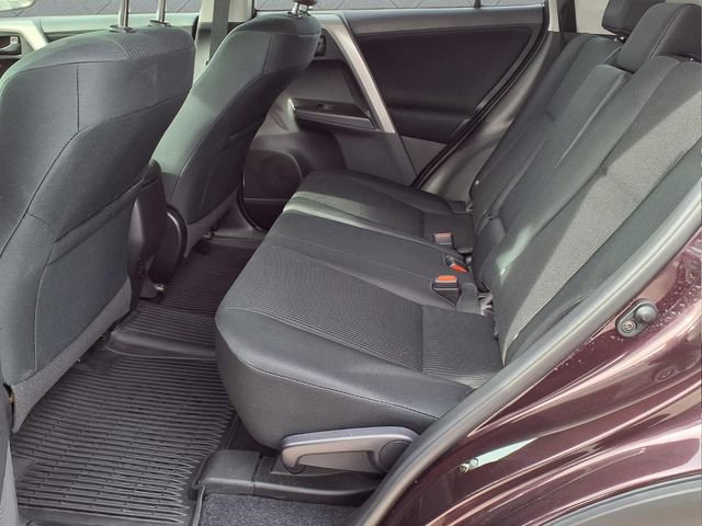 Used 2018 Toyota RAV4 LE image 13