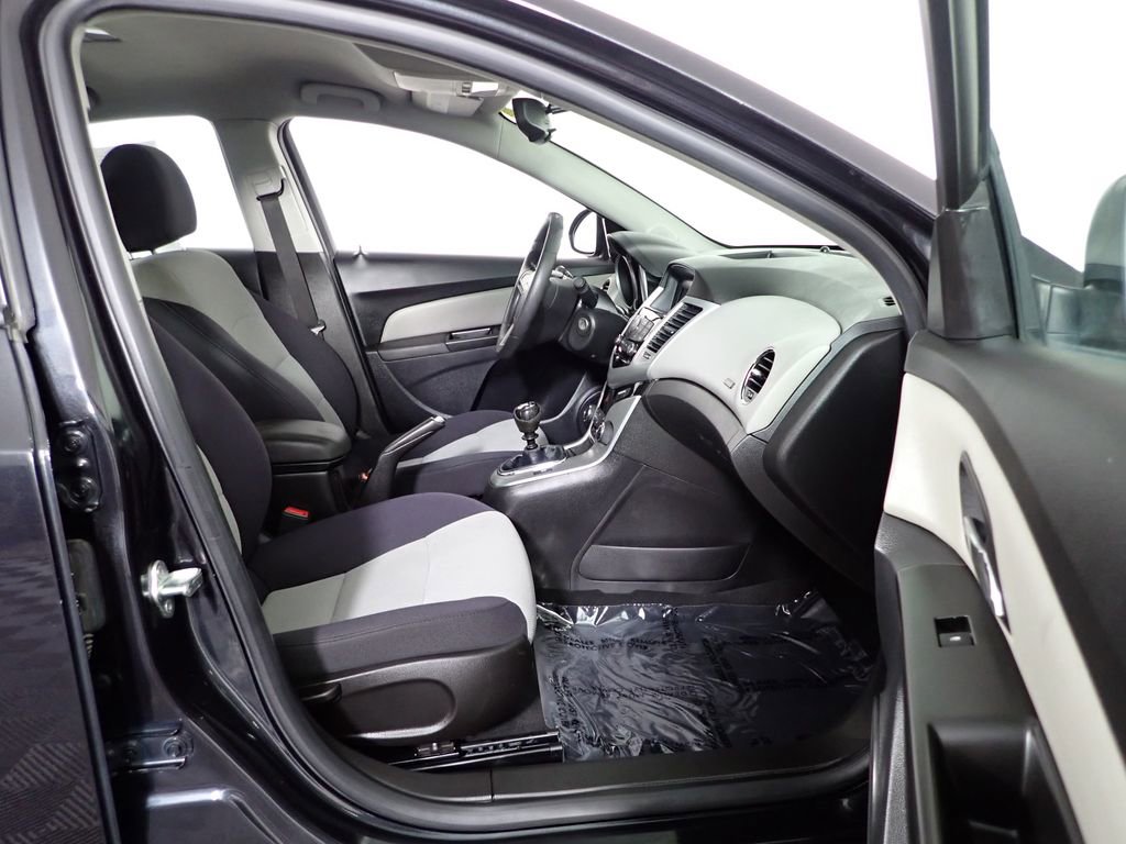 Used 2013 Chevrolet Cruze LS image 42