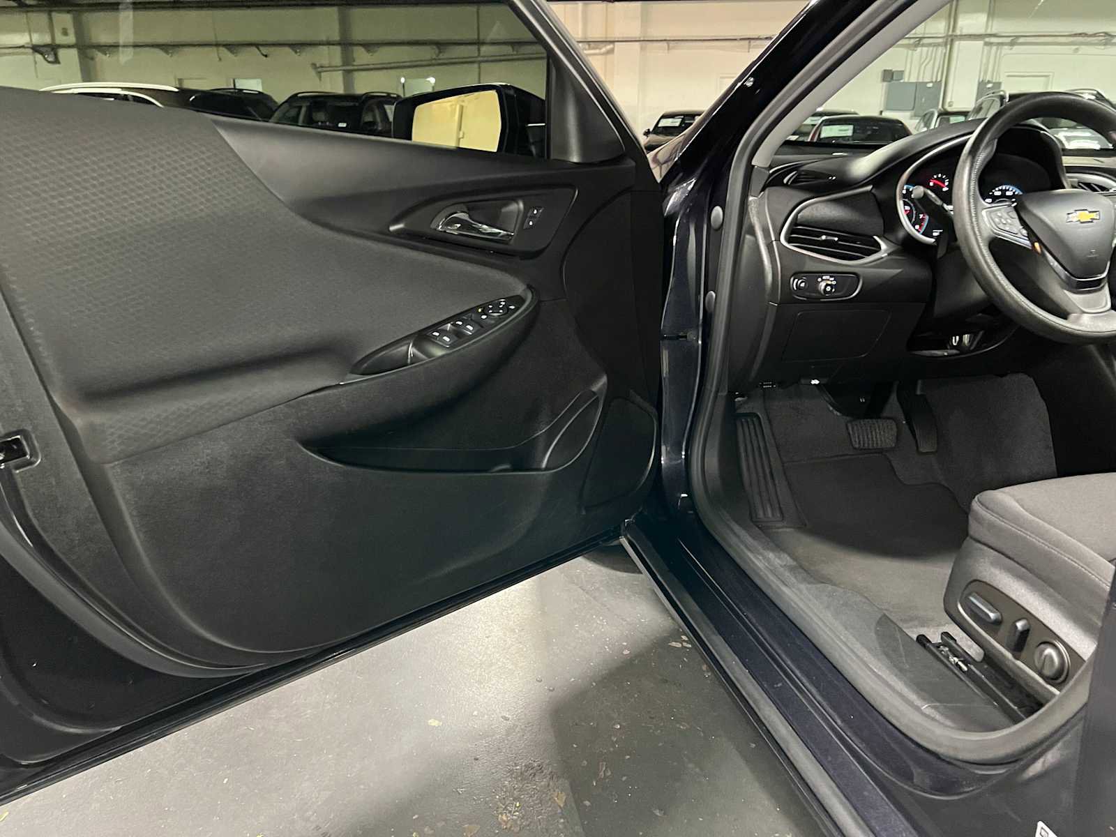 Used 2023 Chevrolet Malibu LT image 19