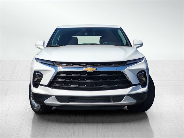 Used 2025 Chevrolet Blazer LT image 2
