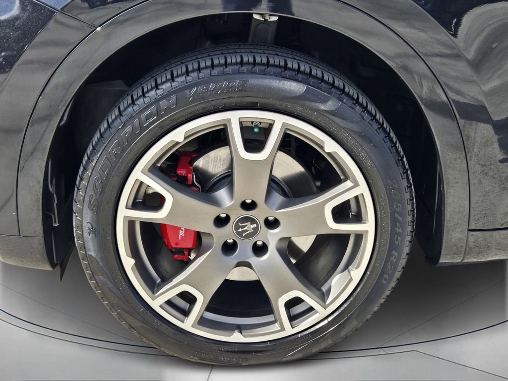 Used 2023 Maserati Levante GT image 9