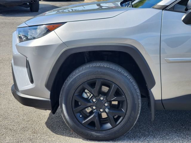 Used 2022 Toyota RAV4 LE image 5
