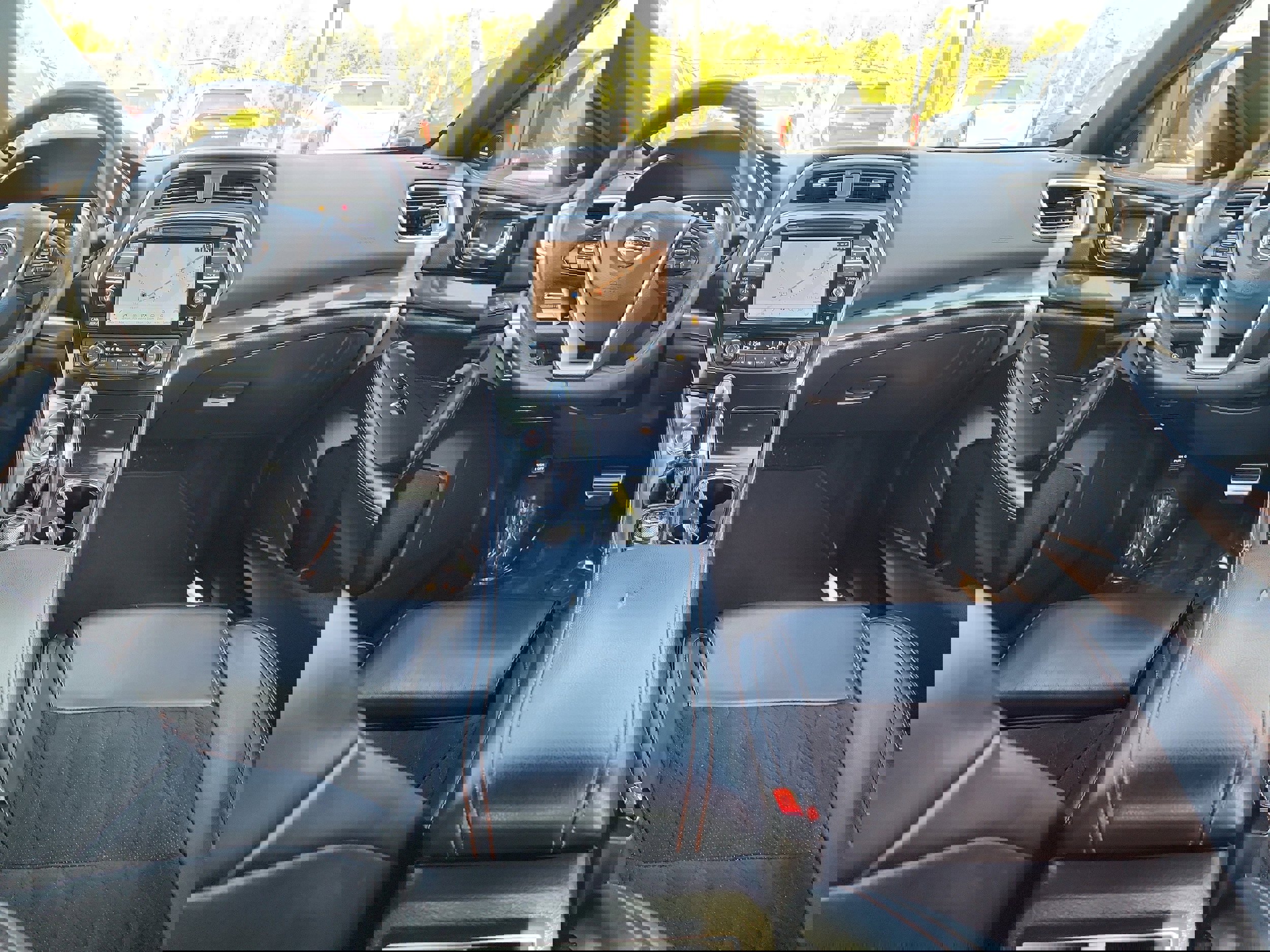 Used 2019 Nissan Maxima SR w/ Premium Package image 11