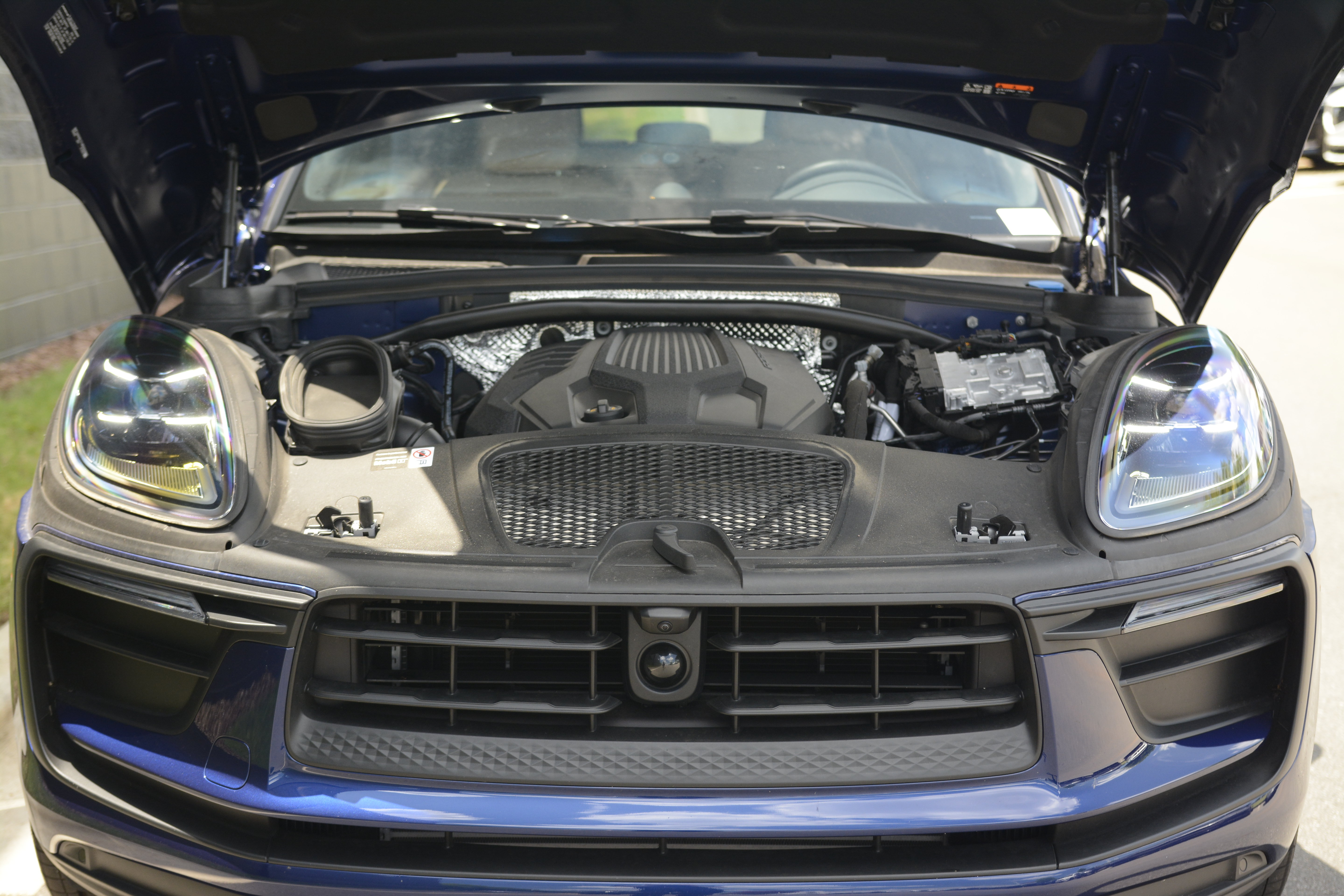 Certified 2026 Porsche Macan AWD/4WD image 37